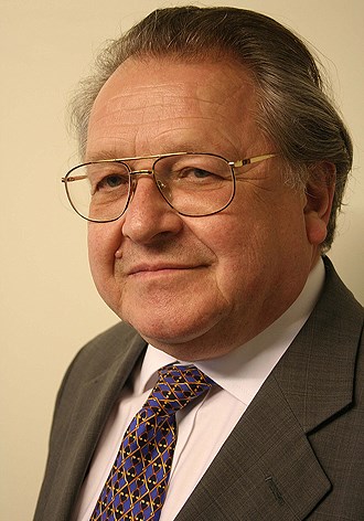 Elhunyt Sir George Charles Radda, a Magyarország Barátai Alapítvány alapító tagja