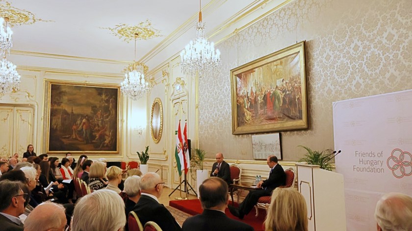 „Mit Ungarn über Ungarn reden“ / Magyarokkal Magyarországról „Mit Ungarn über Ungarn reden“ / Magyarokkal Magyarországról