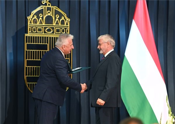 Antal Lipthay received the Knight's Cross of the Order of Merit of Hungary Antal Lipthay received the Knight's Cross of the Order of Merit of Hungary