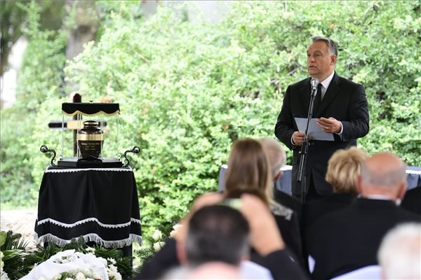 “A True Hungarian Patriot”  - American-Hungarian Nobel-laureate Chemist George Olah Laid to Rest in Budapest