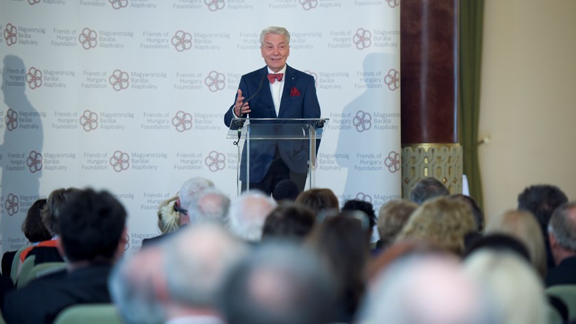 E. Szilveszter Vizi receives Hungarian Academy of Sciences' highest honor