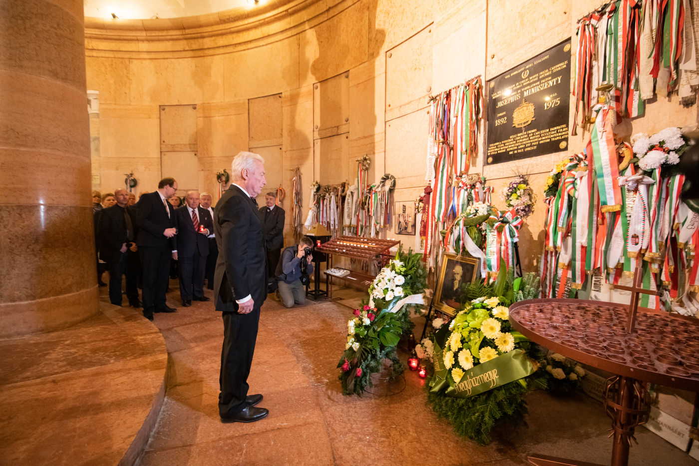 Cardinal Péter Erdő Welcomed the Friends of Hungary at the Mindszenty Mass