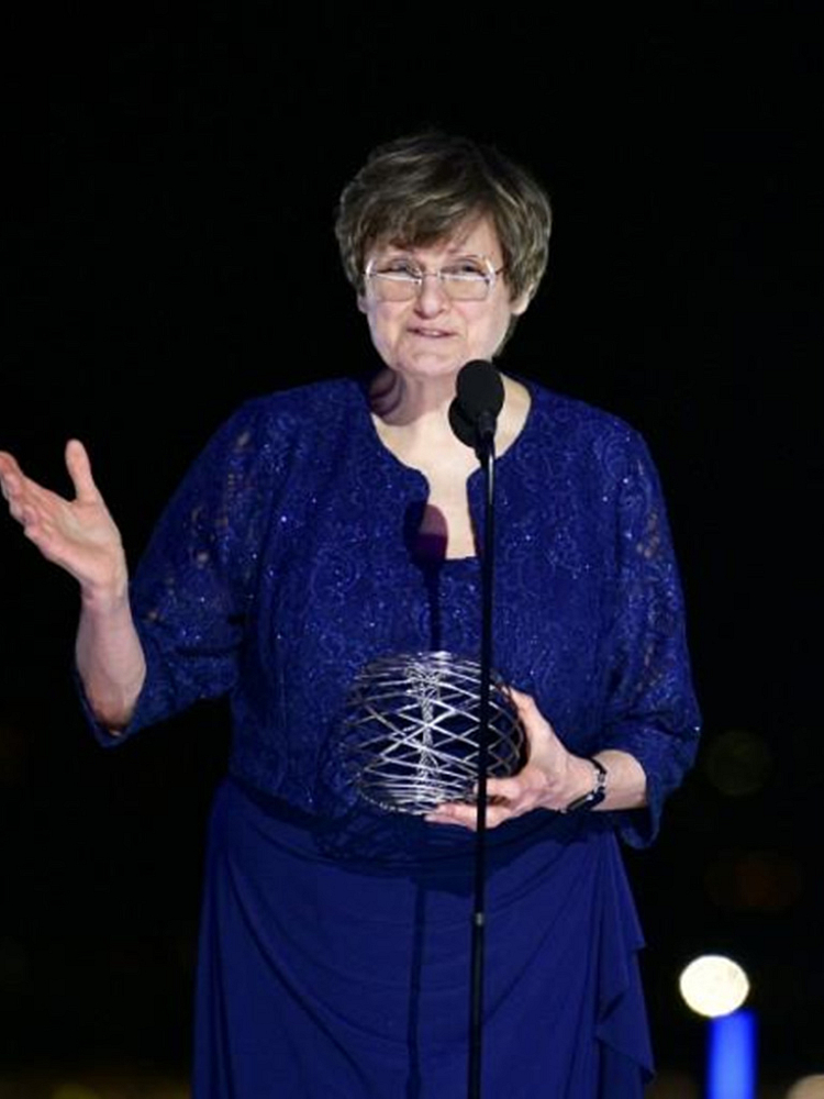 Vályogházból a Nobel-díjig – Karikó Katalin rendkívüli életútja